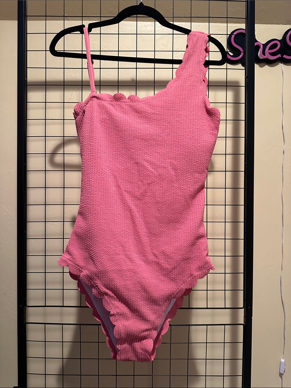 Scalloped One-Shoulder Pink Textured Swimsuit